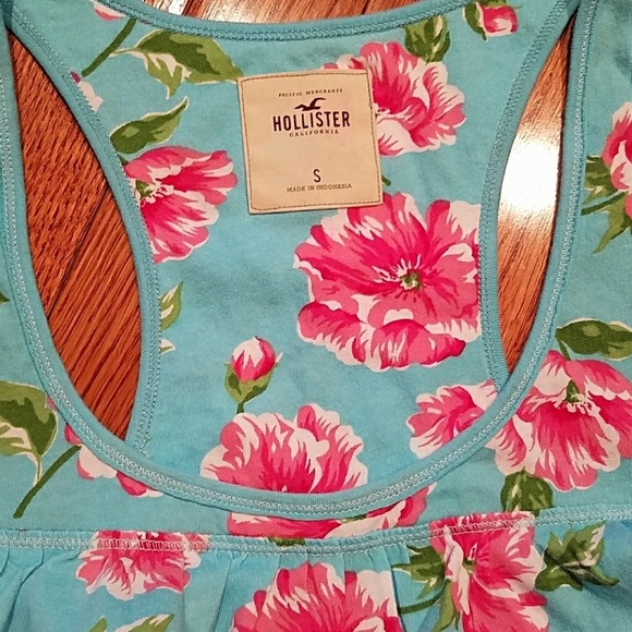 LIKE NEW!! Pretty floral top, size smal - Picture 3 of 4